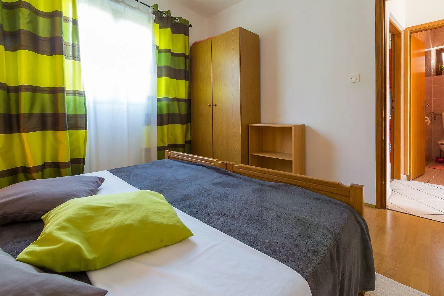 Charmantes Apartment Nur 500 Meter Zum Strand Mit Meerblick, Privatem Balkon, Privatparkplatz Crikvenica
