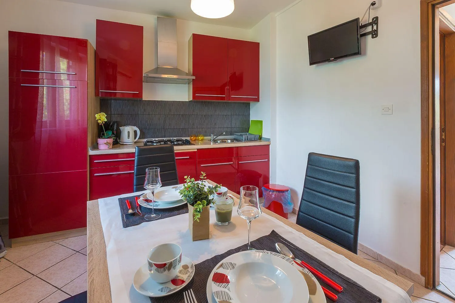 Charmantes Apartment Nur 500 Meter Zum Strand Mit Meerblick, Privatem Balkon, Privatparkplatz Crikvenica 0*,