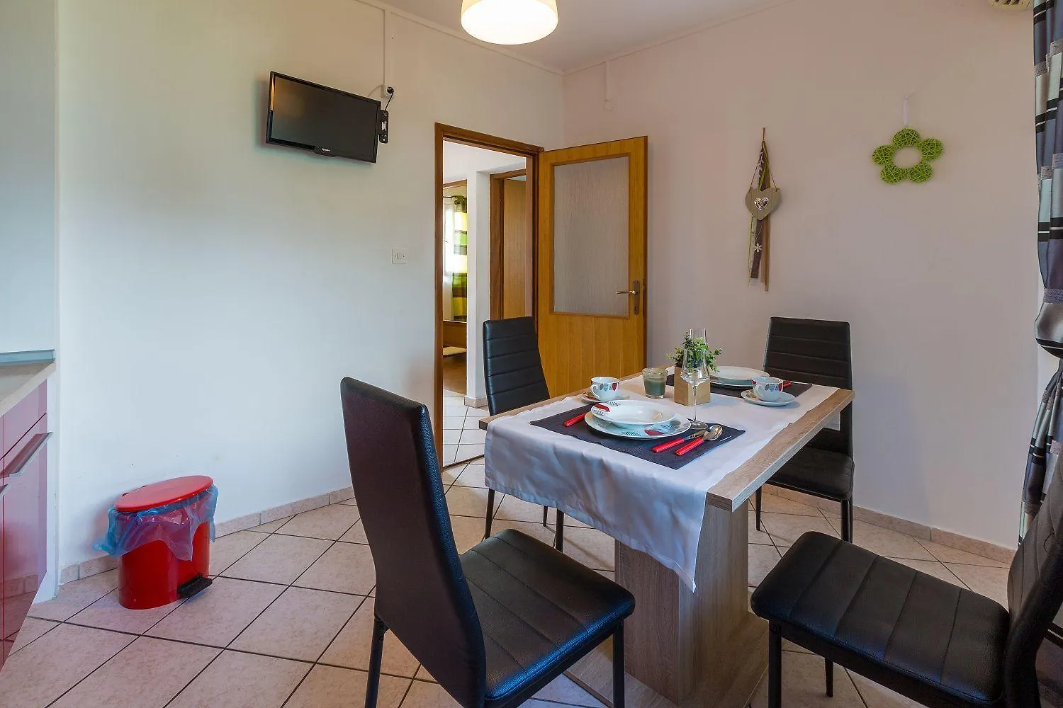 Charmantes Apartment Nur 500 Meter Zum Strand Mit Meerblick, Privatem Balkon, Privatparkplatz Crikvenica