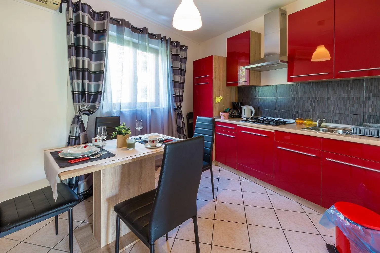 Charmantes Apartment Nur 500 Meter Zum Strand Mit Meerblick, Privatem Balkon, Privatparkplatz Crikvenica