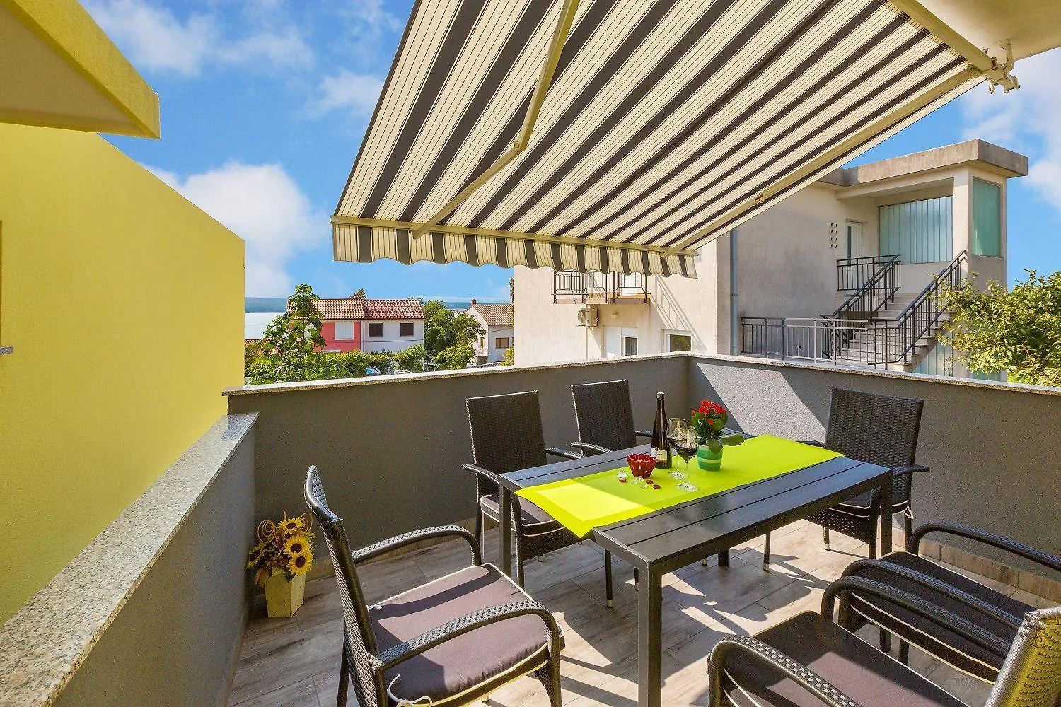Charmantes Apartment Nur 500 Meter Zum Strand Mit Meerblick, Privatem Balkon, Privatparkplatz Crikvenica