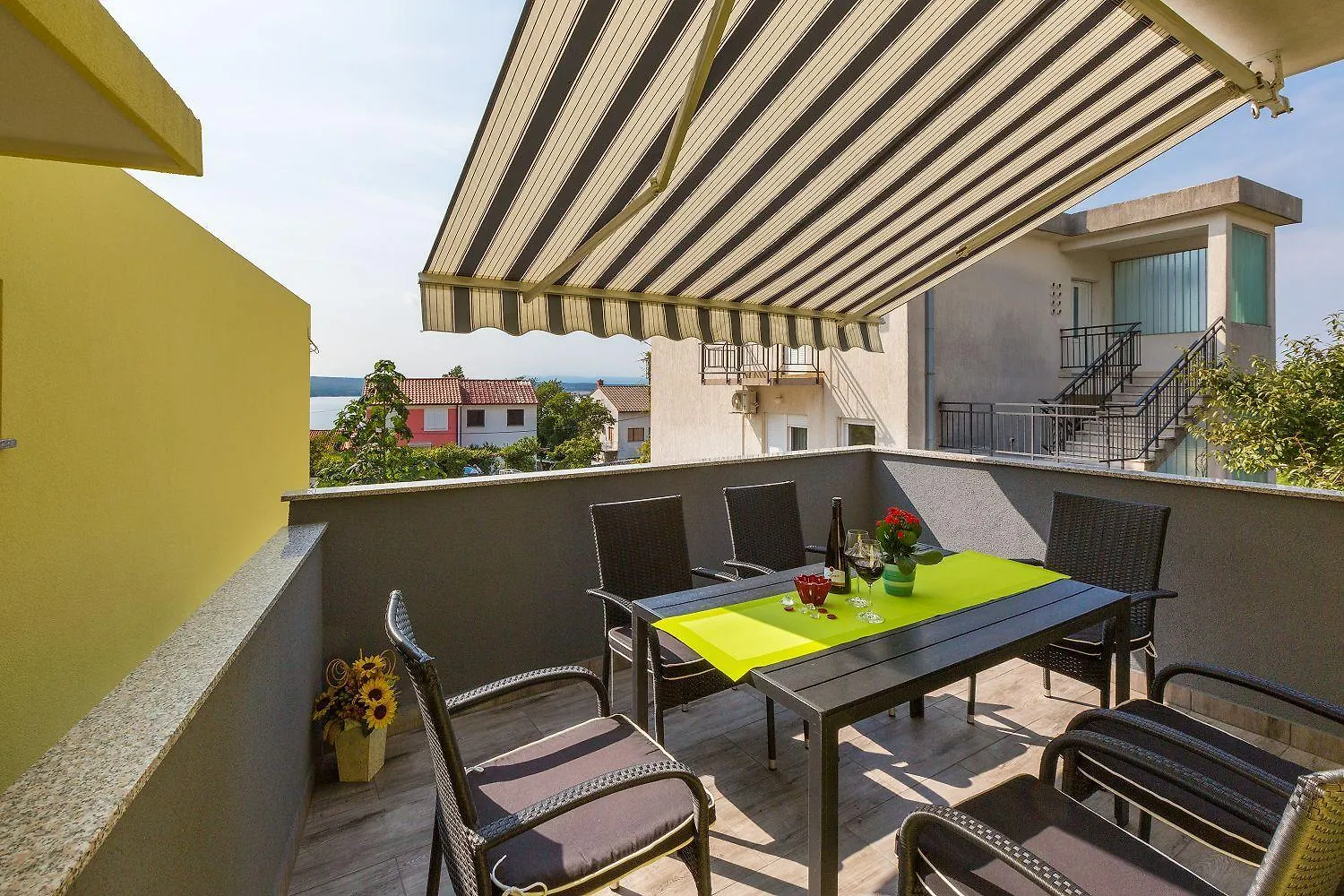 Charmantes Apartment Nur 500 Meter Zum Strand Mit Meerblick, Privatem Balkon, Privatparkplatz Crikvenica