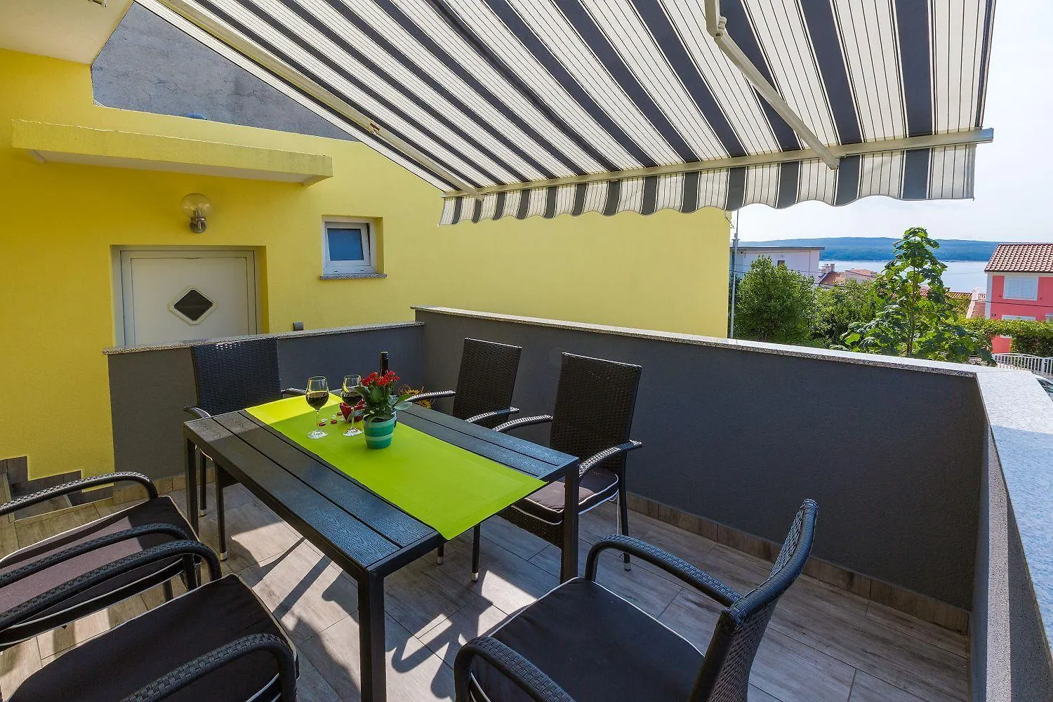 Charmantes Apartment Nur 500 Meter Zum Strand Mit Meerblick, Privatem Balkon, Privatparkplatz Crikvenica